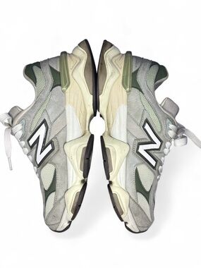 Men’s New Balance 9060 sneakers - chunky Y2K-inspired silhouette - Olive Green 8
